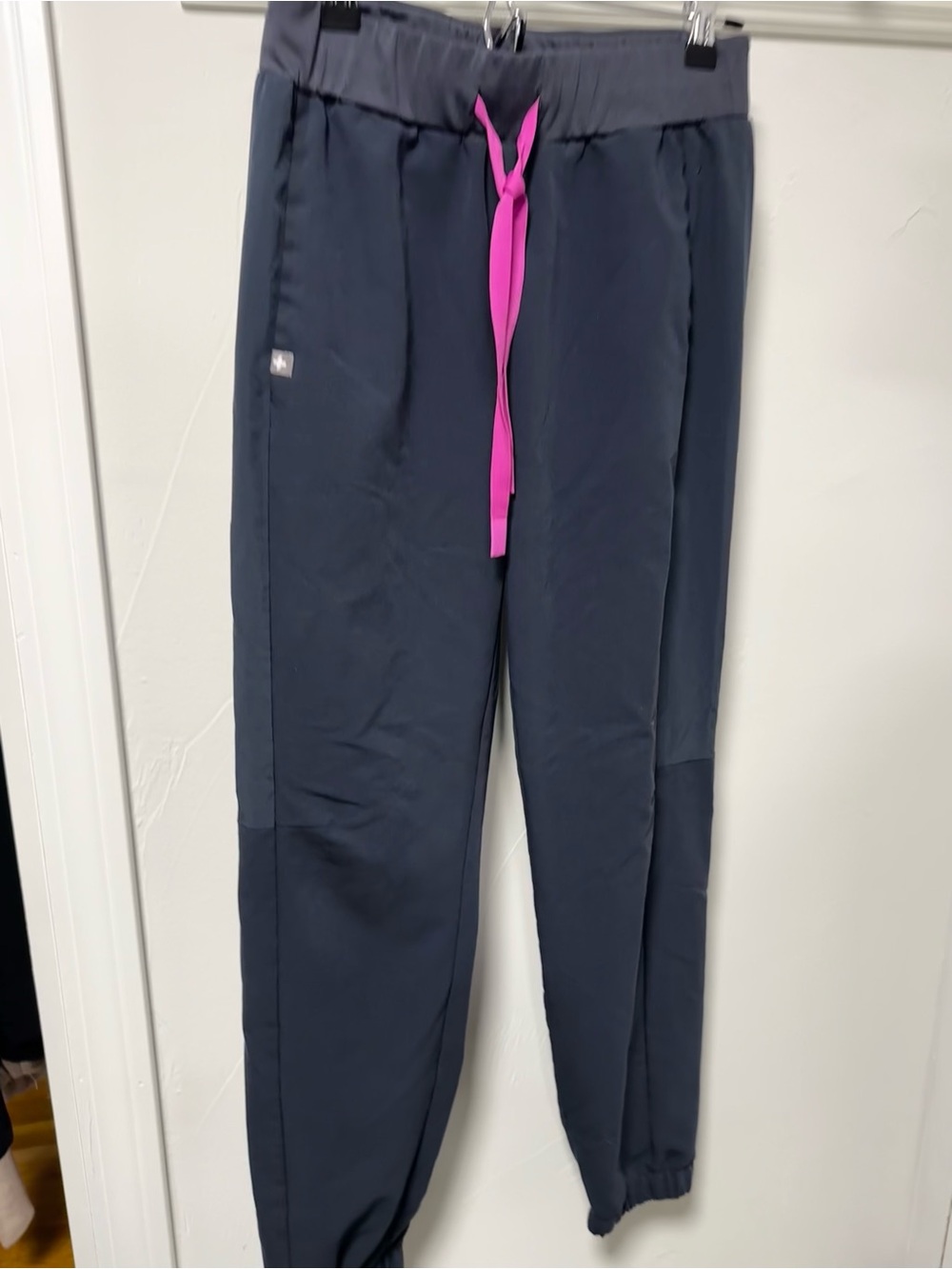 Women’s FIGS X-small scrub joggers